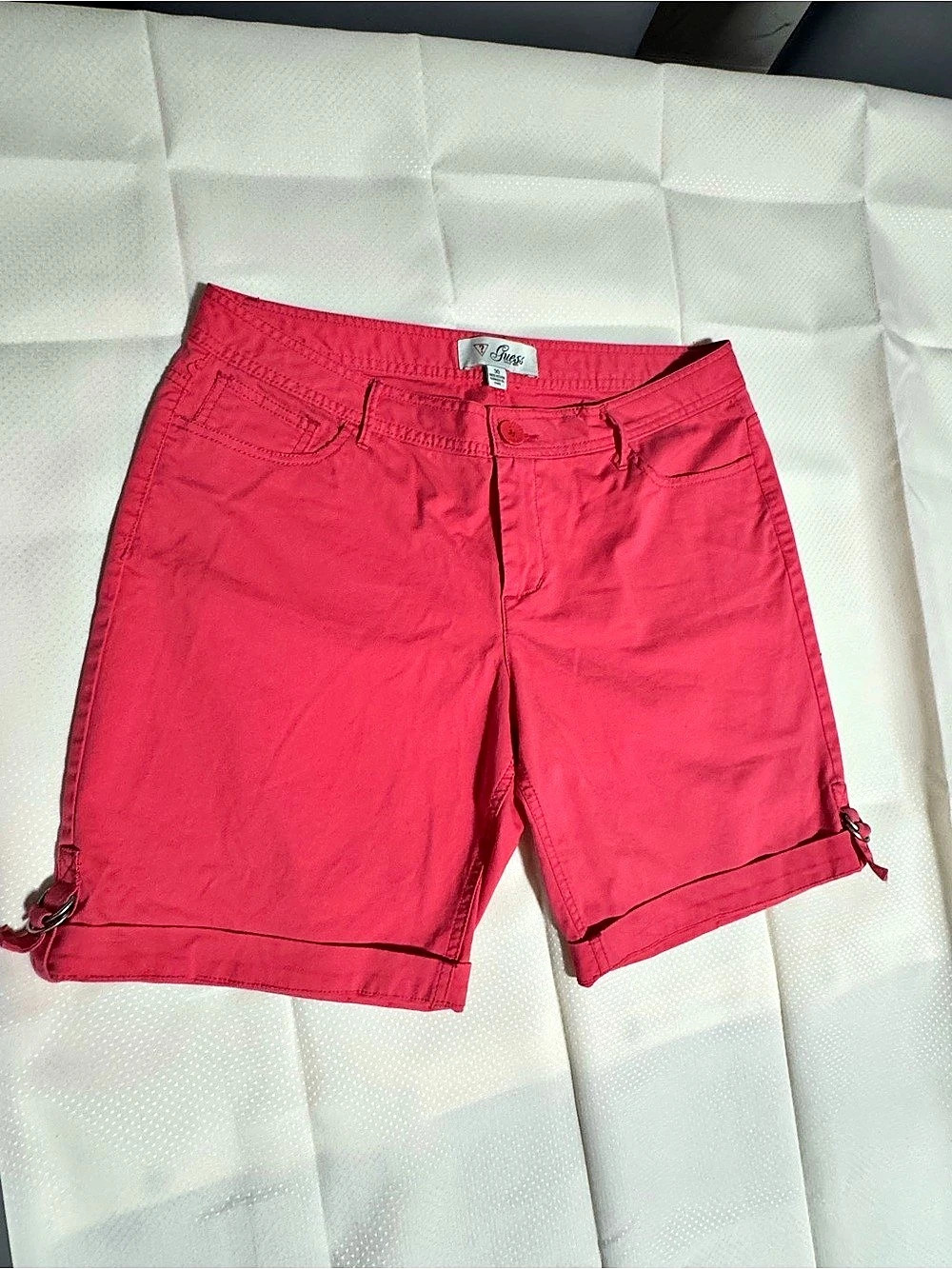 Guess women’s Flat Front Shorts in Pink Size 30 Like New